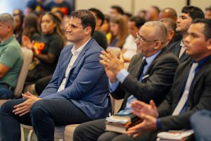 *Orleans Brandão participa de encontro com pastores da Grande Ilha* 2 1036858427