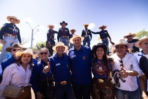 *Orleans Brandão participa da abertura da 47ª ExpoAgra e prestigia tradicional cavalgada em Grajaú* 3 1038199492