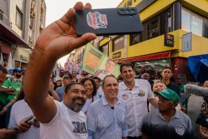 *Em caminhada histórica na Rua Grande, Orleans Brandão mobiliza multidão e reforça propostas para São Luís* 4 1038801531