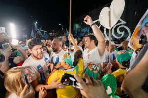*Em Bacabal, “Arrastão da Vitória” com time de Roberto Costa reúne multidão em apoio a Orleans Brandão* 2 1039160344