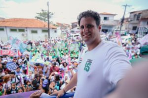 *Beto Castro reúne multidão no Bairro de Fátima em Arrastão da Ilha em apoio a Orleans Brandão* 2 1040055241