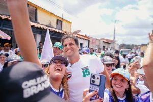 *Beto Castro reúne multidão no Bairro de Fátima em Arrastão da Ilha em apoio a Orleans Brandão* 4 1040055242